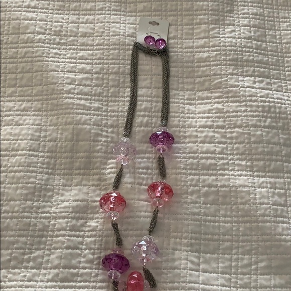 Unique crystal necklace and earring set - Picture 1 of 4